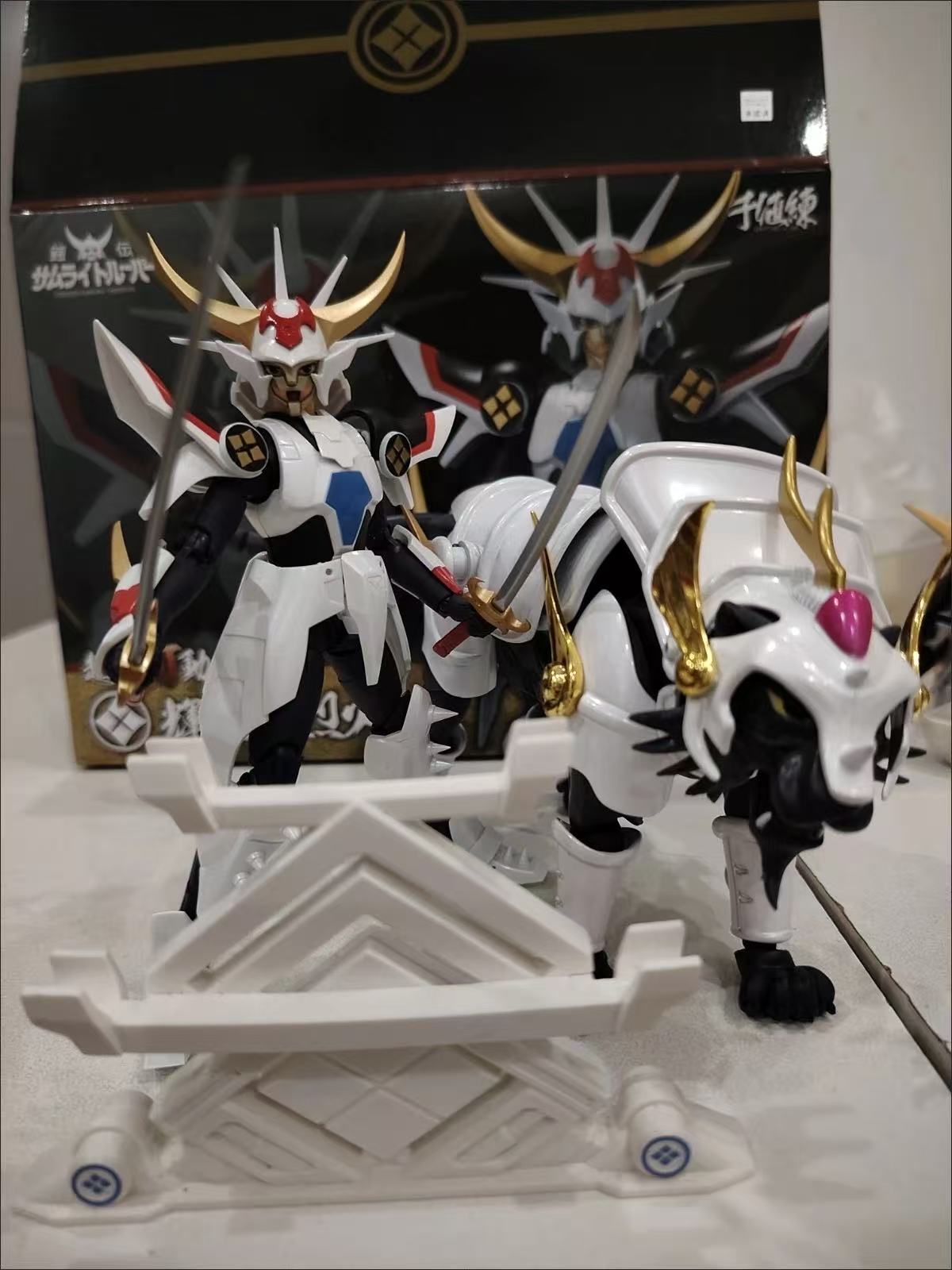 Yoroiden Samurai Troopers Roni - огляд і ціна Bandai Tamashii Nations S.H.Figuarts